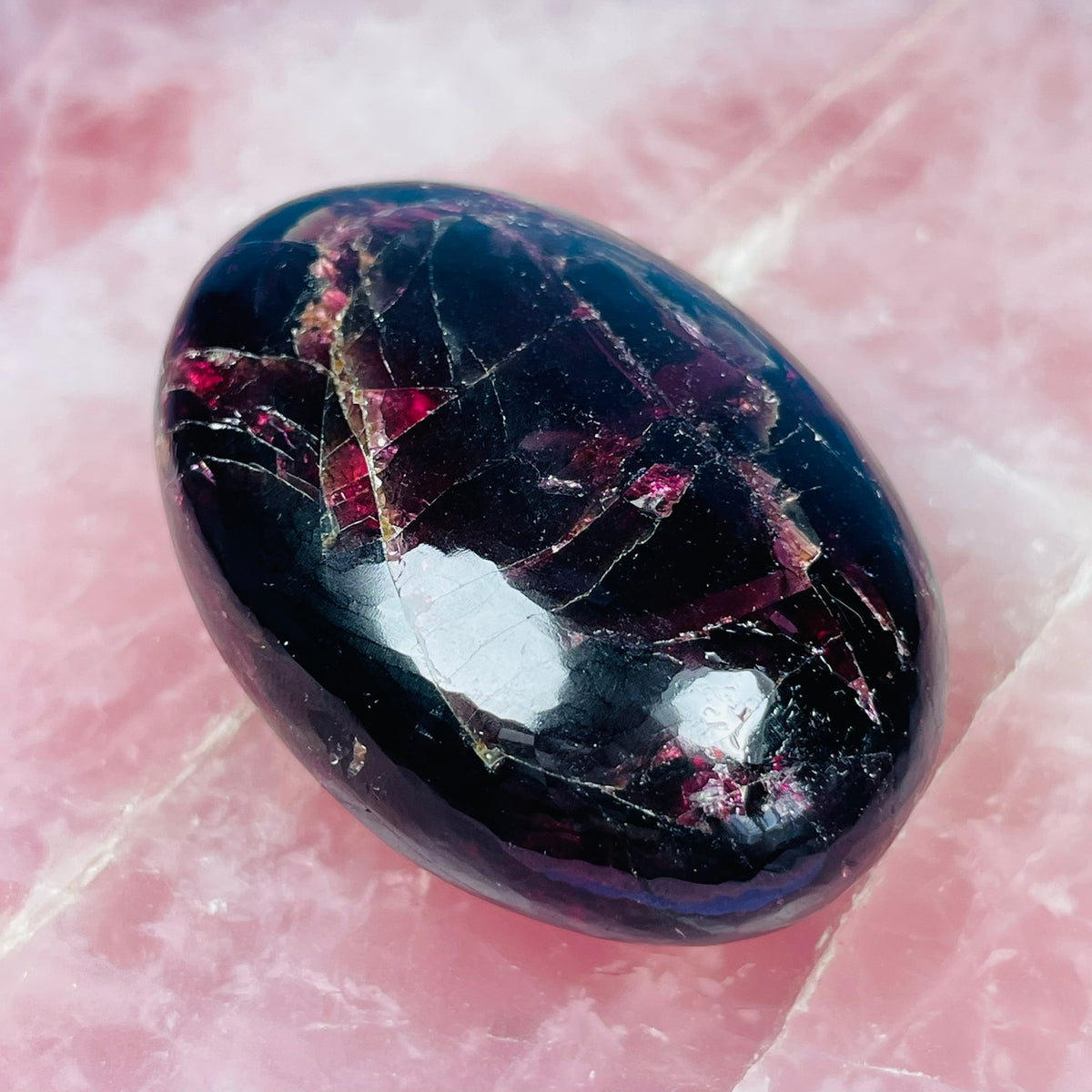 Rhodolite Garnet Palmstone (Video)