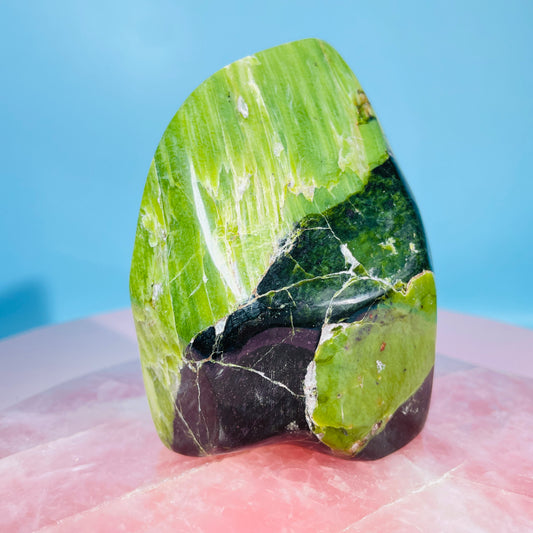 Tremolite Medium Freeform (with Chromite)