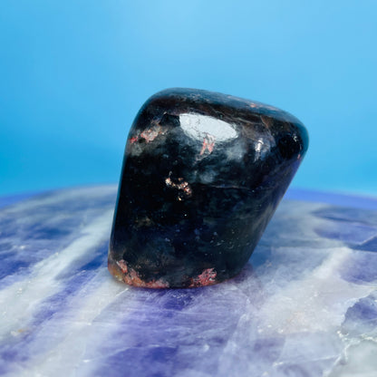 Iolite + Sunstone Small Freeform (Video)