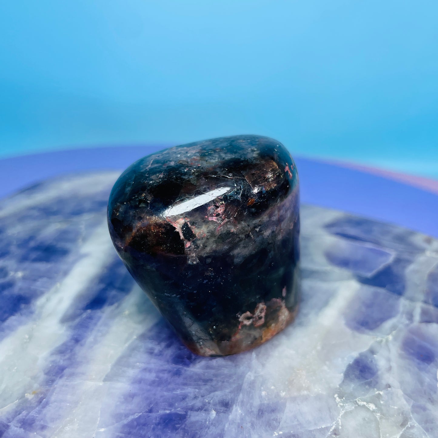 Iolite + Sunstone Small Freeform (Video)