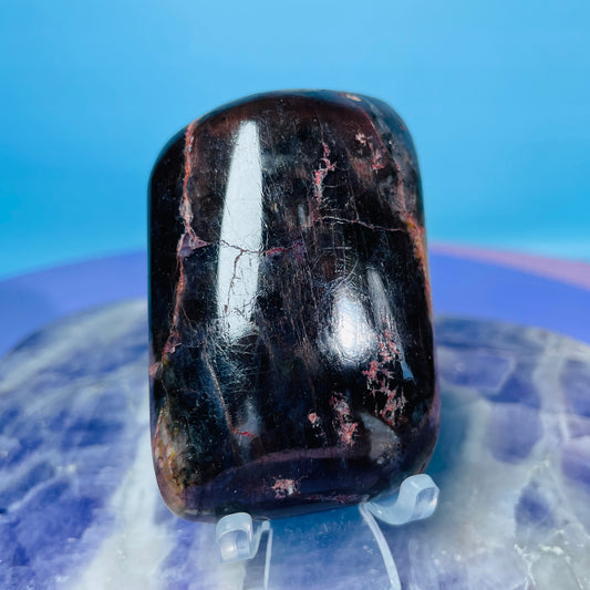 Iolite + Sunstone Small Freeform (Video)