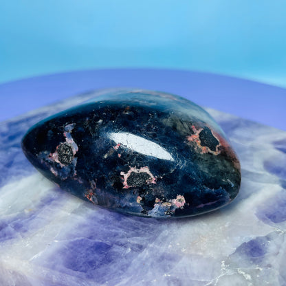 Iolite + Sunstone Small Freeform (Video)