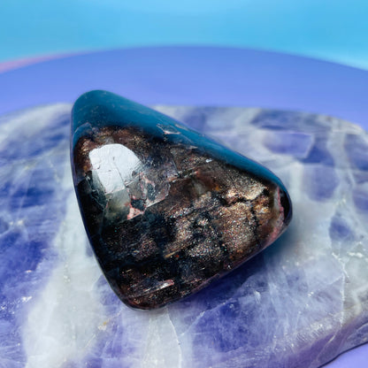 Iolite + Sunstone Small Freeform (Video)