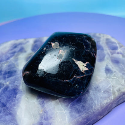 Iolite + Sunstone Small Freeform (Video)