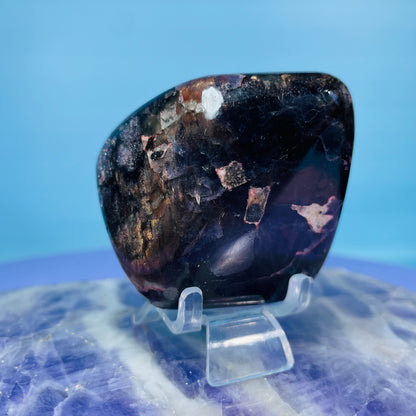 Iolite + Sunstone Small Freeform (Video)