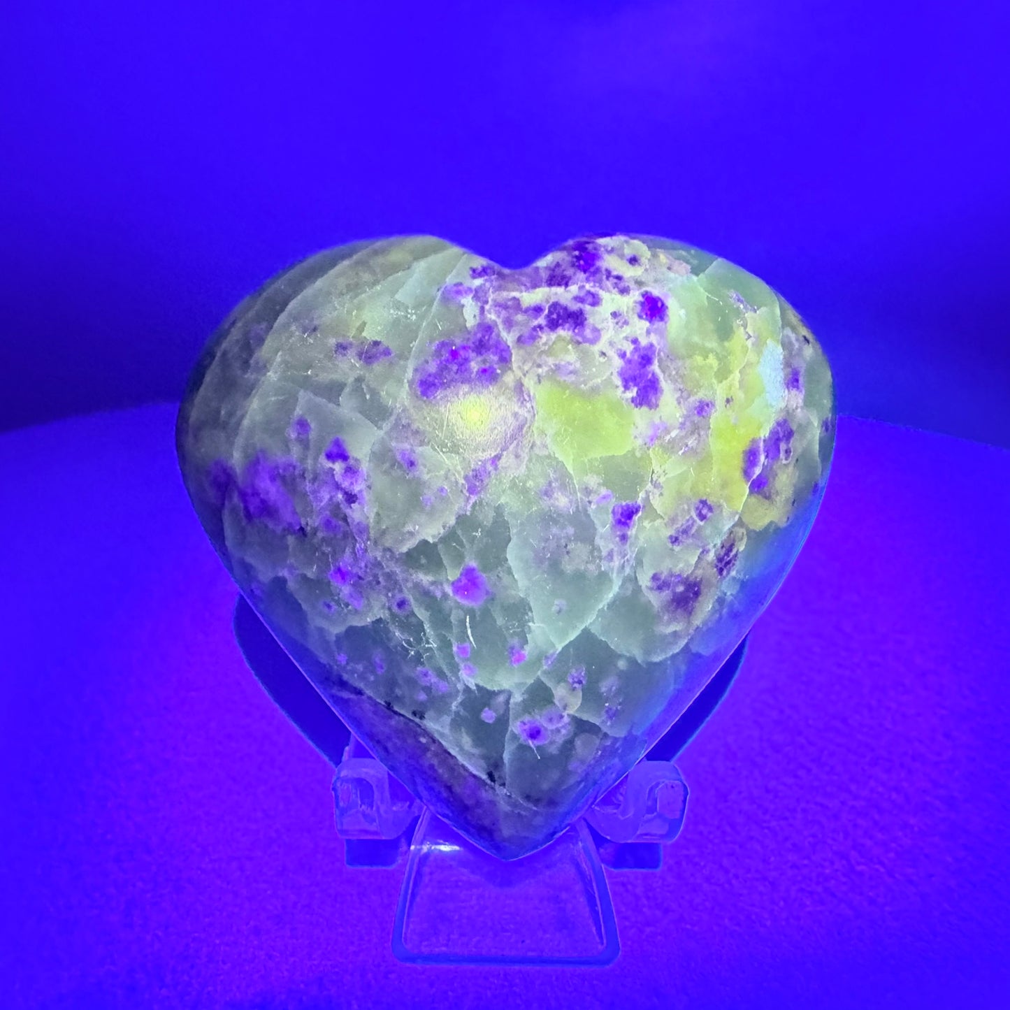 Bolivianite (Fluorite/Serpentine) Heart Carving (UV Reactive)