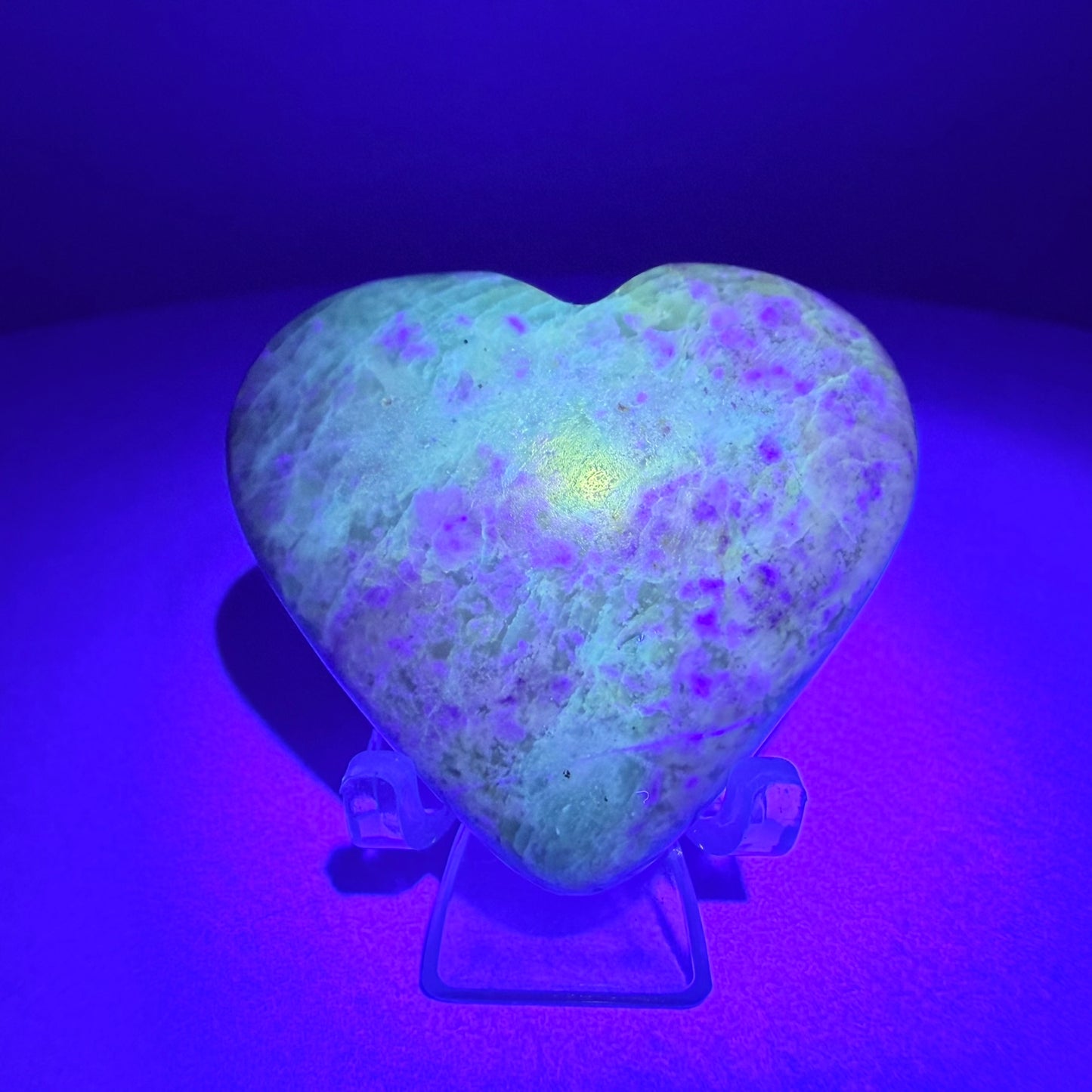 Bolivianite (Fluorite/Serpentine) Heart Carving (UV Reactive)