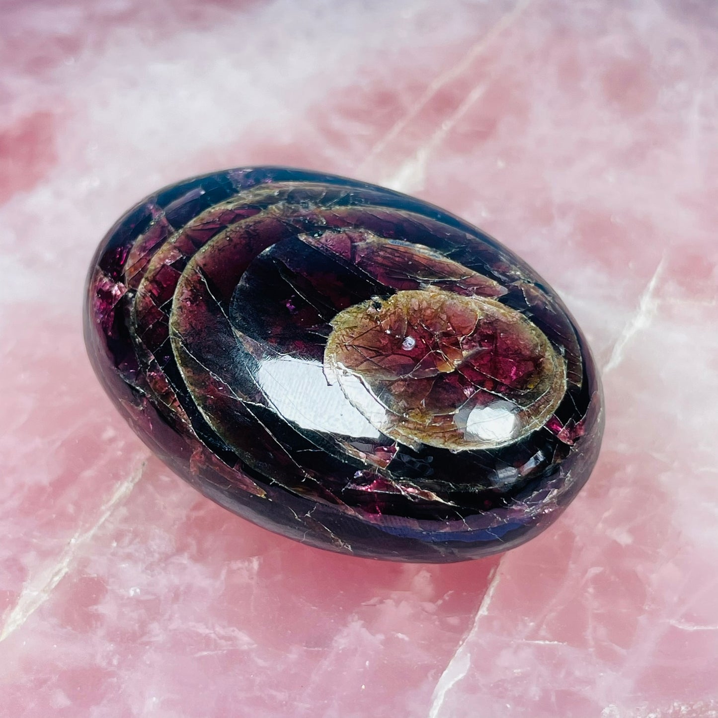Rhodolite Garnet Palmstone (Video)