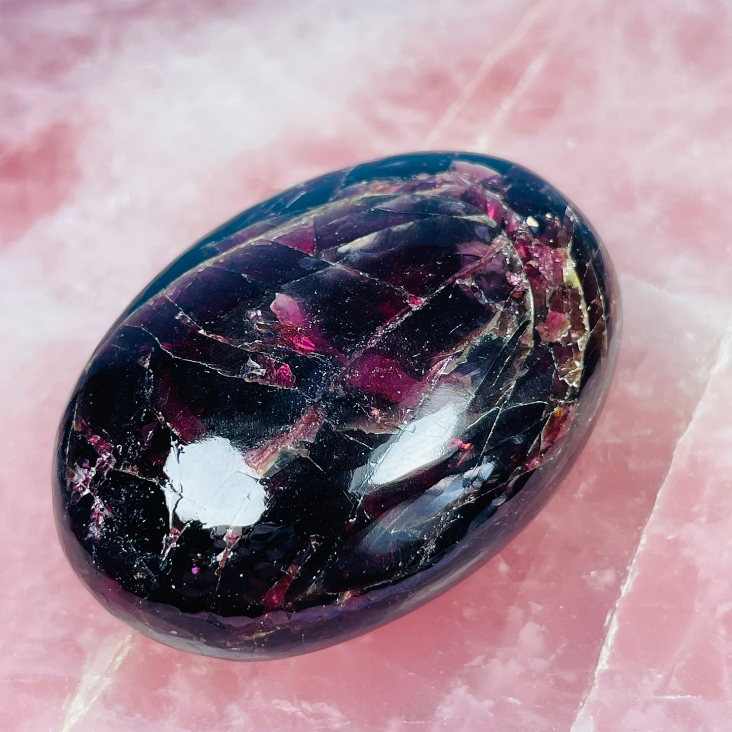 Rhodolite Garnet Palmstone (Video)