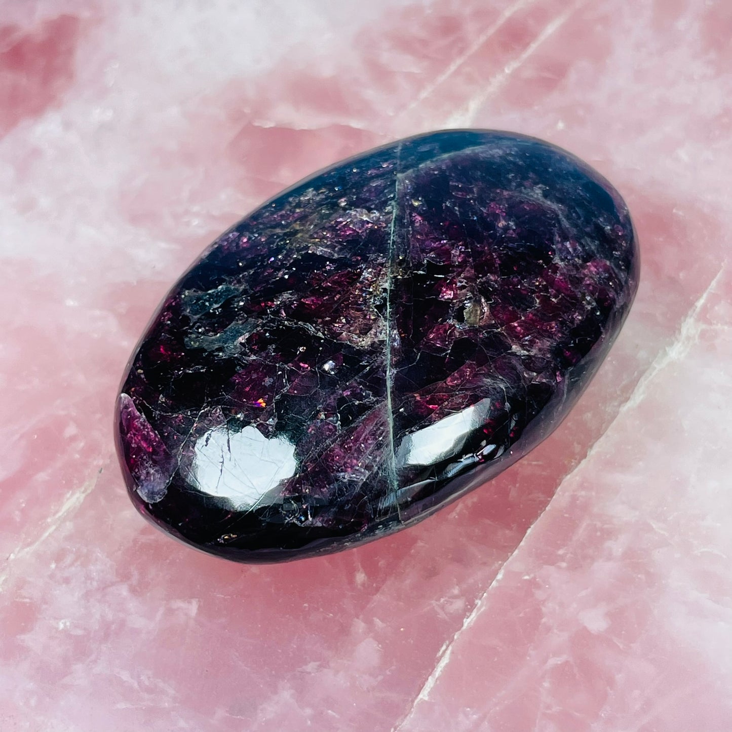 Rhodolite Garnet Palmstone (Video)