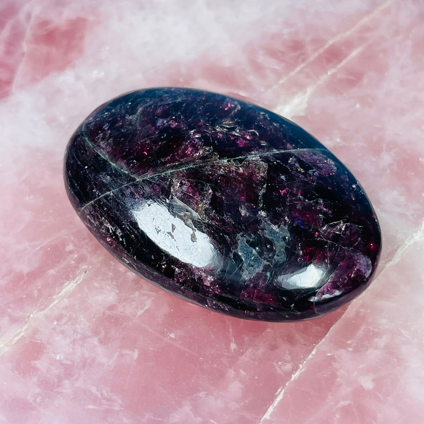 Rhodolite Garnet Palmstone (Video)