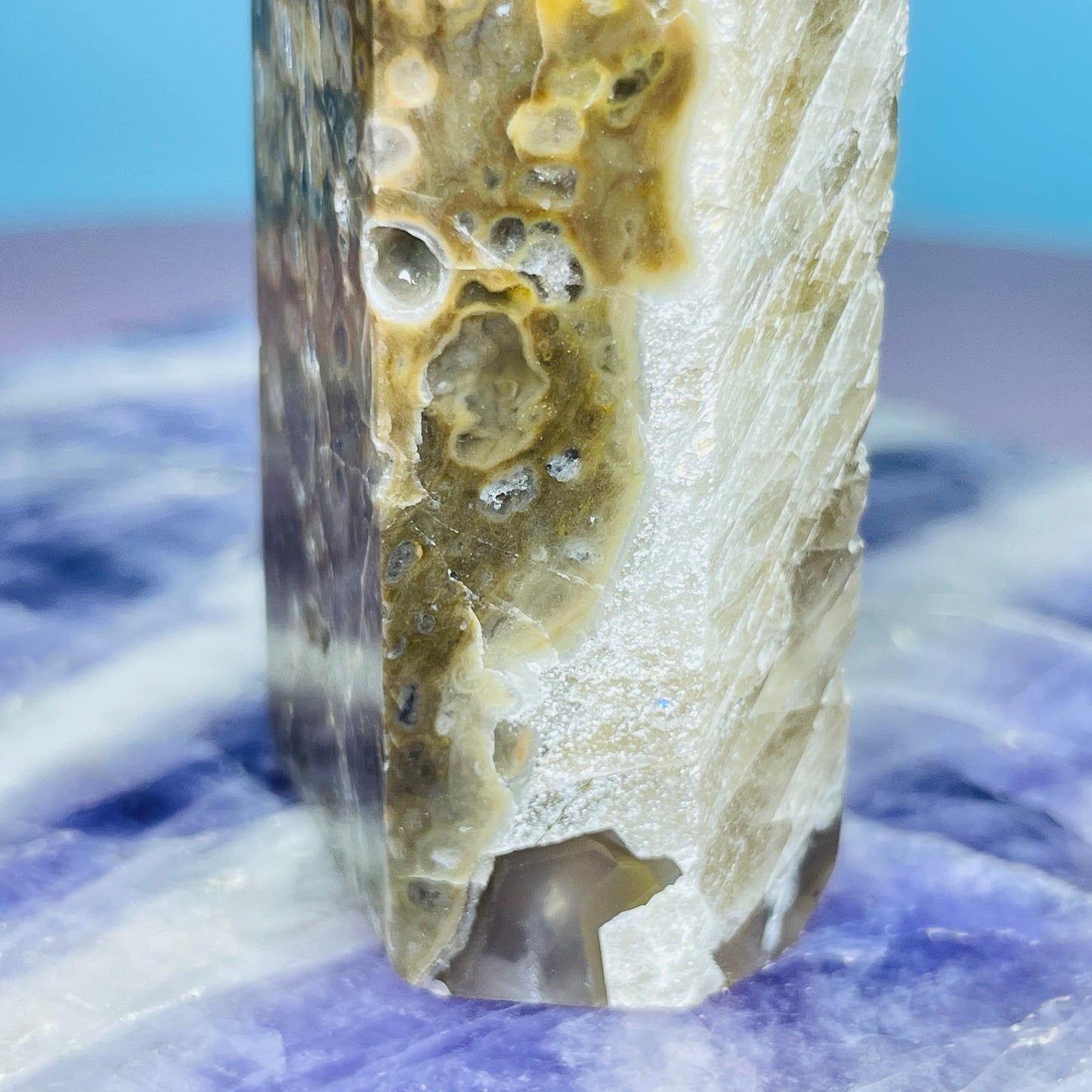 Mangano Calcite in Volcanic Agate Small Tower (Double UV Reaction)