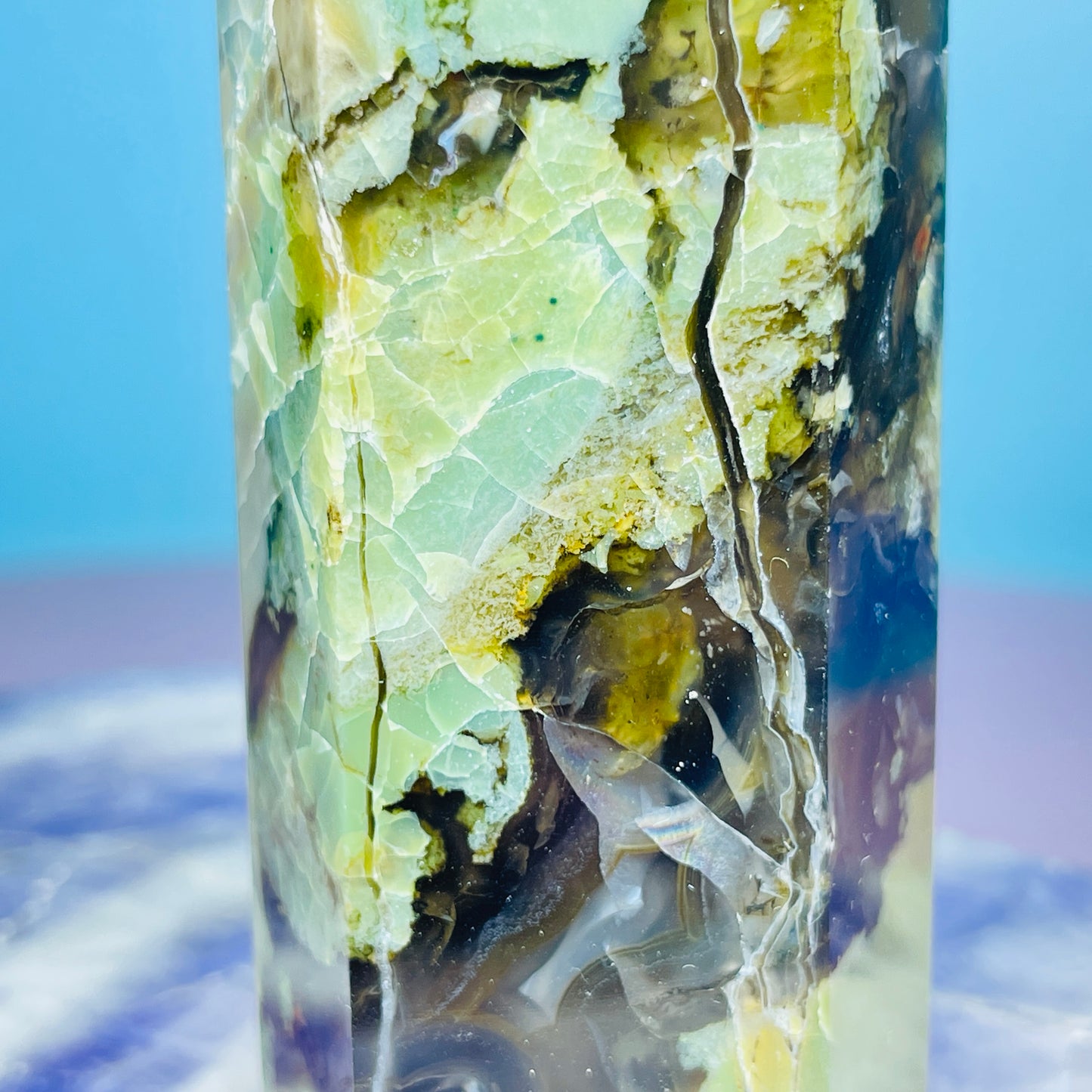 Mangano Calcite in Volcanic Agate Small Tower (Double UV Reaction)