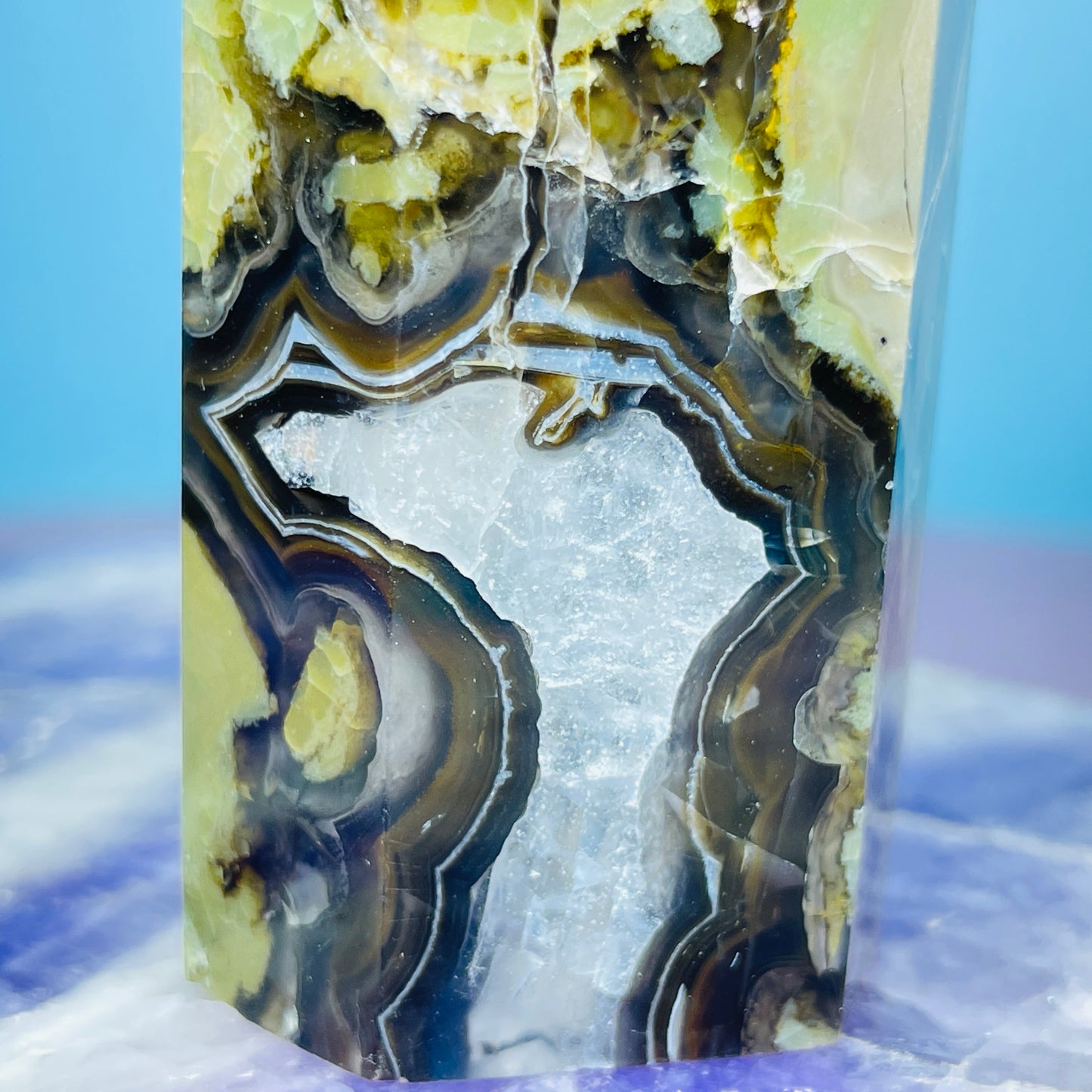 Mangano Calcite in Volcanic Agate Small Tower (Double UV Reaction)