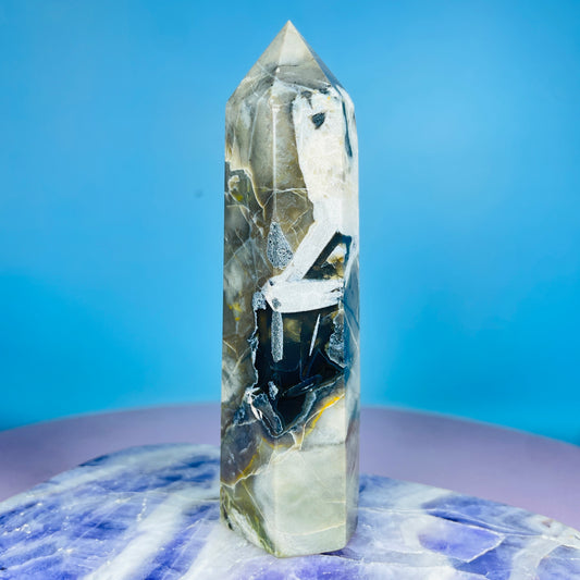 Mangano Calcite in Volcanic Agate Medium Tower (Double UV Reaction)