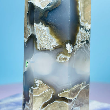 Mangano Calcite in Volcanic Agate Medium Tower (Double UV Reaction)