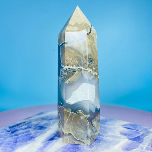 Mangano Calcite in Volcanic Agate Medium Tower (Double UV Reaction)
