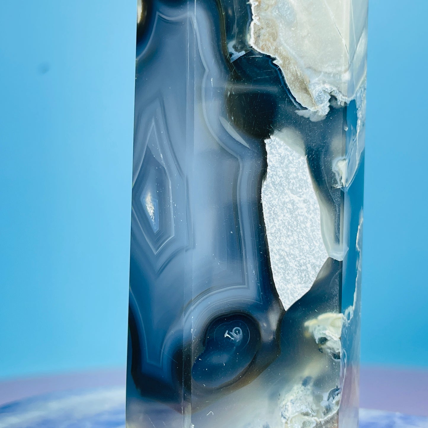 Mangano Calcite in Volcanic Agate Medium Tower (Double UV Reaction)