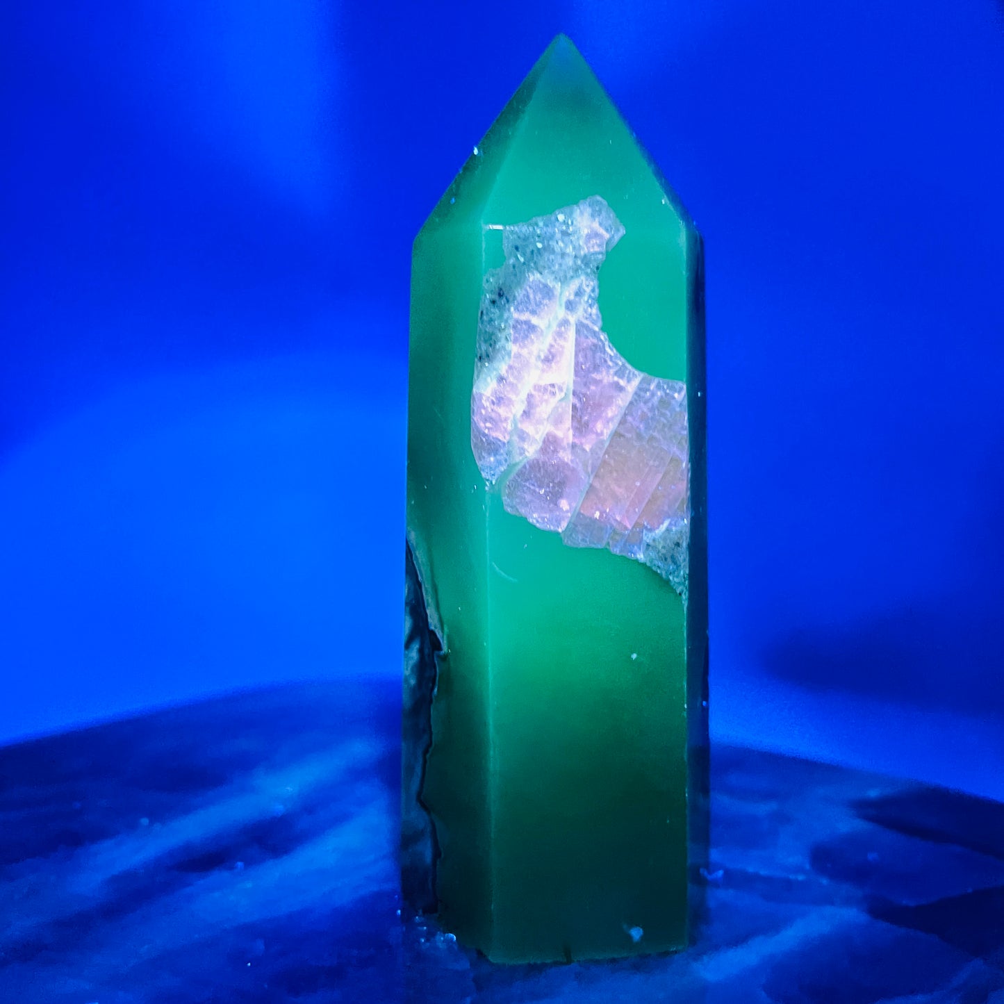 Mangano Calcite in Volcanic Agate Small Tower (Double UV Reaction)