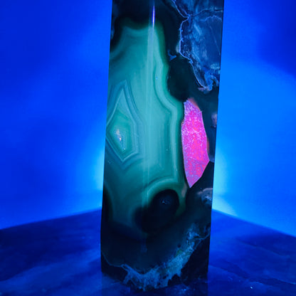 Mangano Calcite in Volcanic Agate Medium Tower (Double UV Reaction)